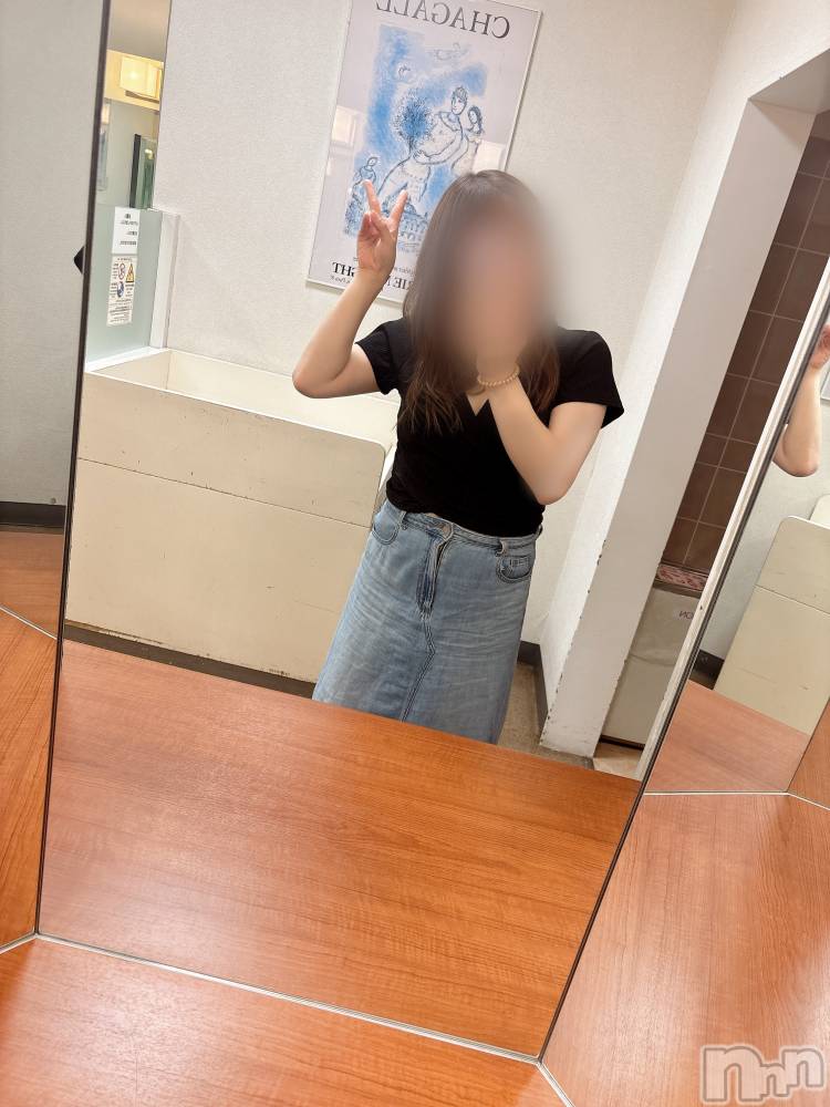長岡人妻デリヘル長岡人妻市(ナガオカヒトヅマイチ) めい★プルプルの唇&ロリ顔(31)の9月25日写メブログ「19時にいきます🙋‍♀️❤️」