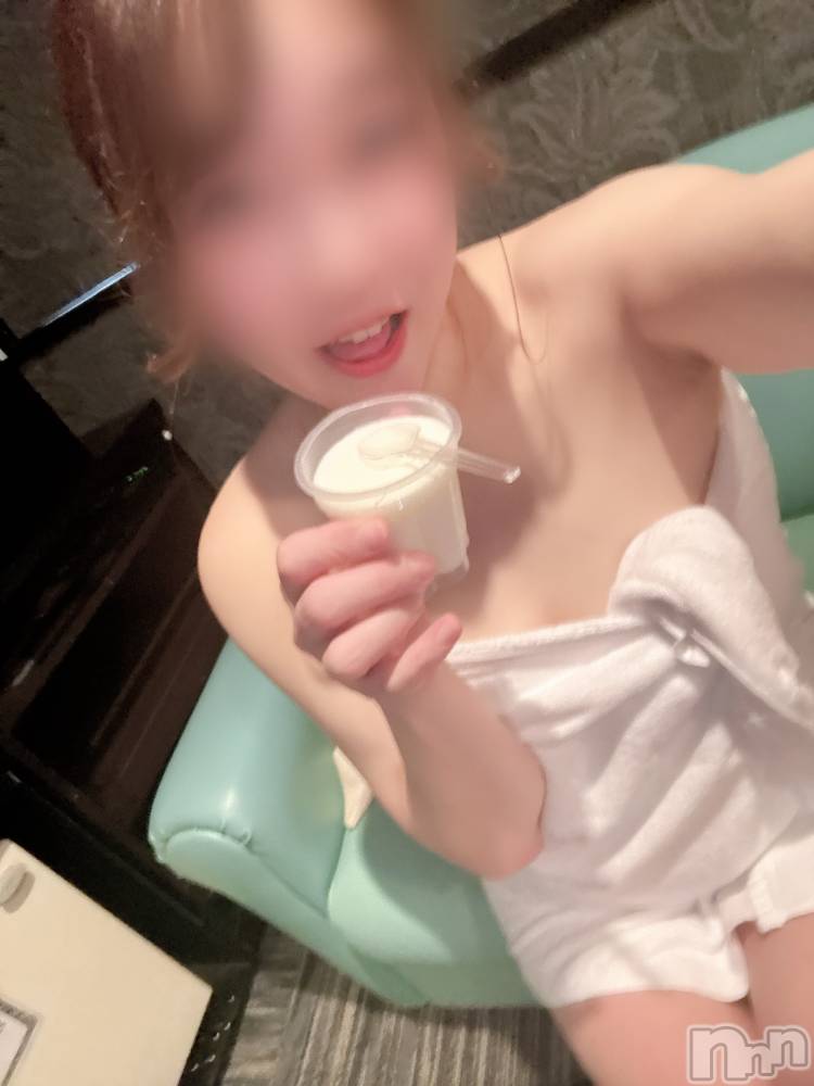 長岡人妻デリヘル長岡人妻市(ナガオカヒトヅマイチ) めい★プルプルの唇&ロリ顔(31)の2月10日写メブログ「ここはパリ」