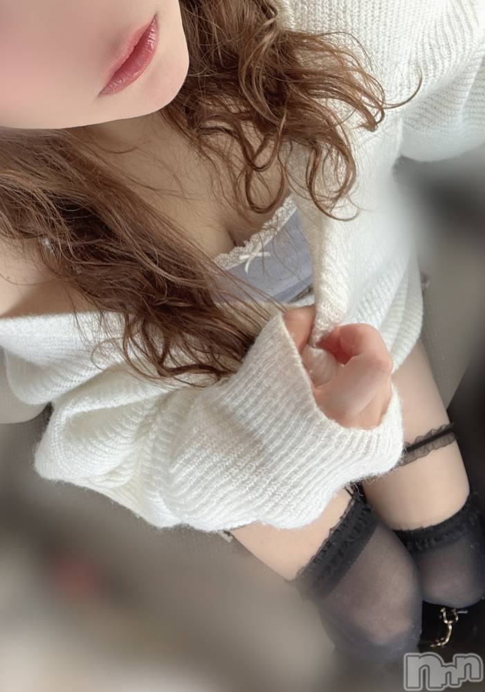 長岡人妻デリヘル長岡人妻市(ナガオカヒトヅマイチ) めい★プルプルの唇&ロリ顔(31)の3月13日写メブログ「誰もいないフロアで…❤️」