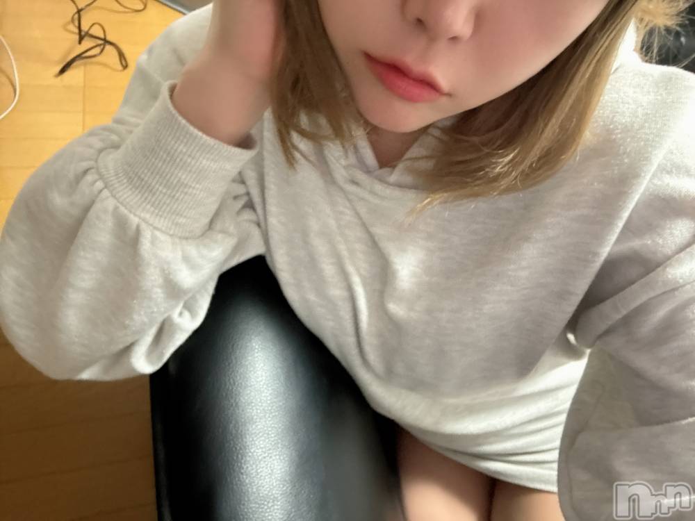 長岡デリヘル長岡人妻市(ナガオカヒトヅマイチ) めい★プルプルの唇&ロリ顔(31)の11月5日写メブログ「でんわ…😳」