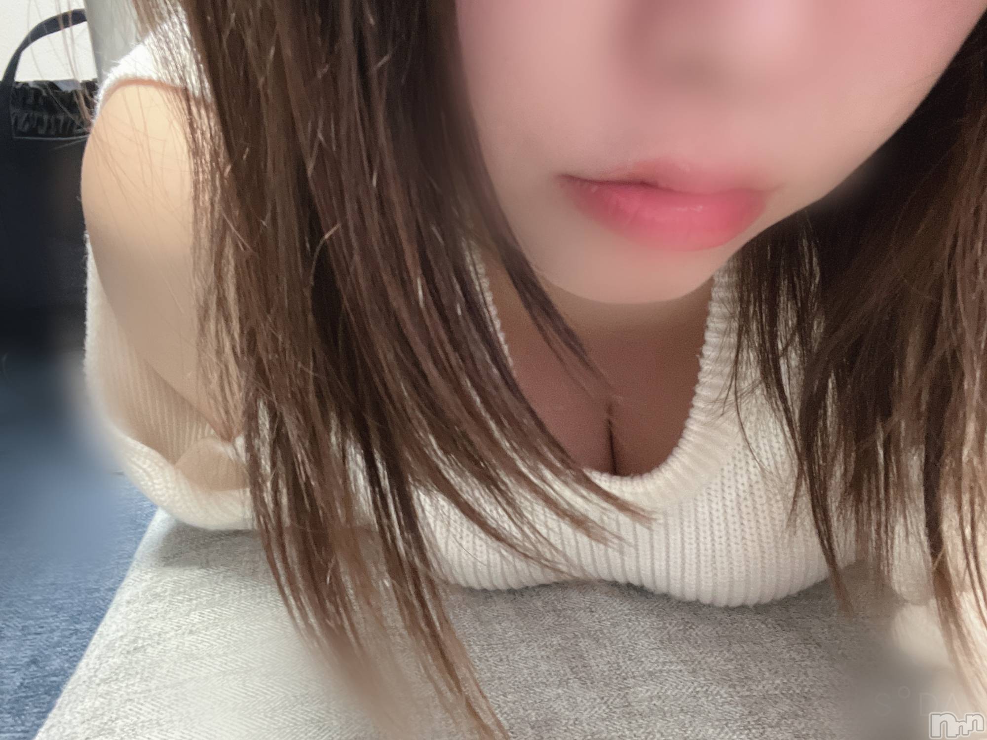 長岡人妻デリヘル長岡人妻市(ナガオカヒトヅマイチ)めい★プルプルの唇&ロリ顔(31)の2023年12月10日写メブログ「コートわすれた～」