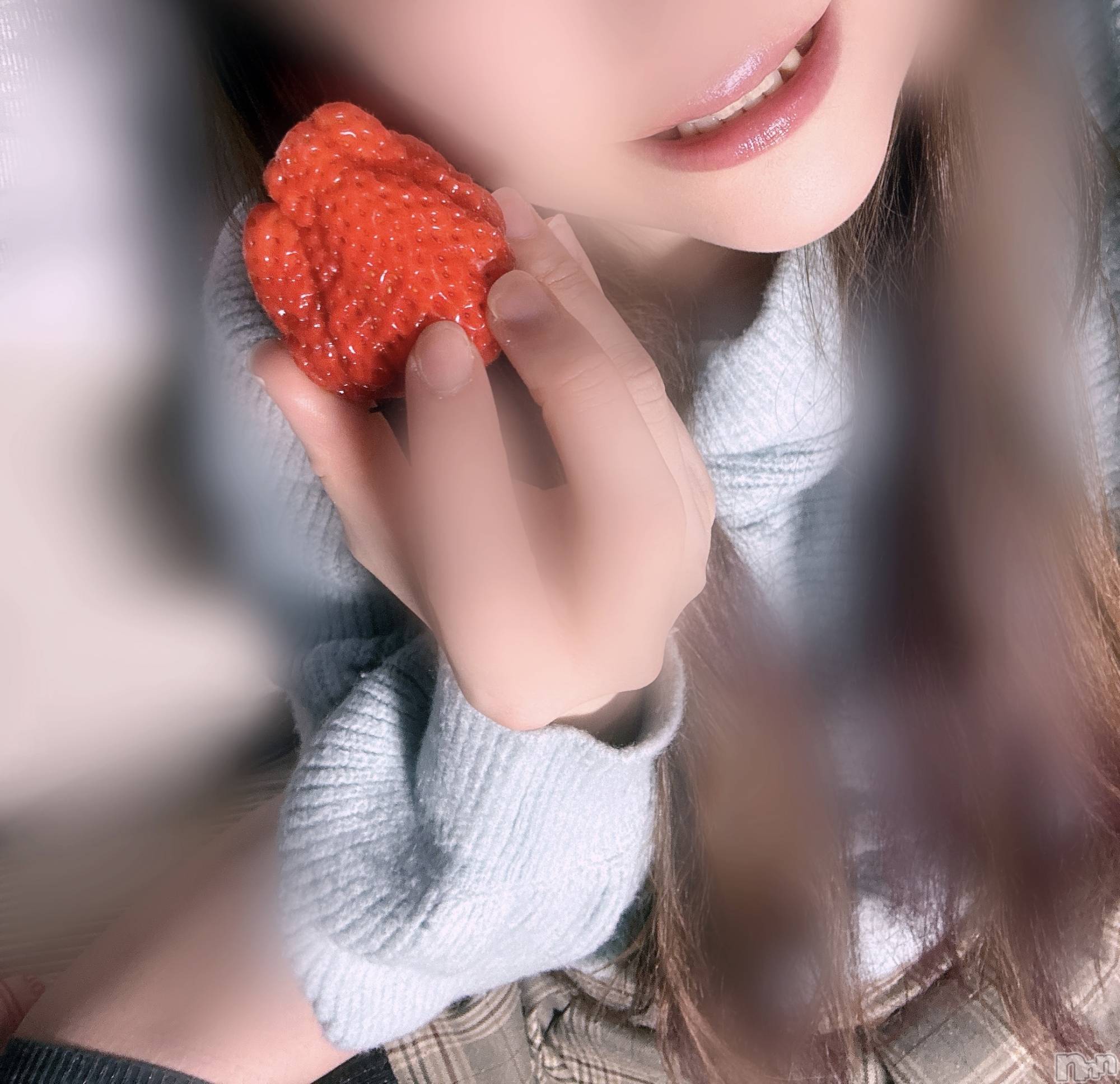 長岡人妻デリヘル長岡人妻市(ナガオカヒトヅマイチ)めい★プルプルの唇&ロリ顔(31)の2024年4月13日写メブログ「しあわせいちご🍓」