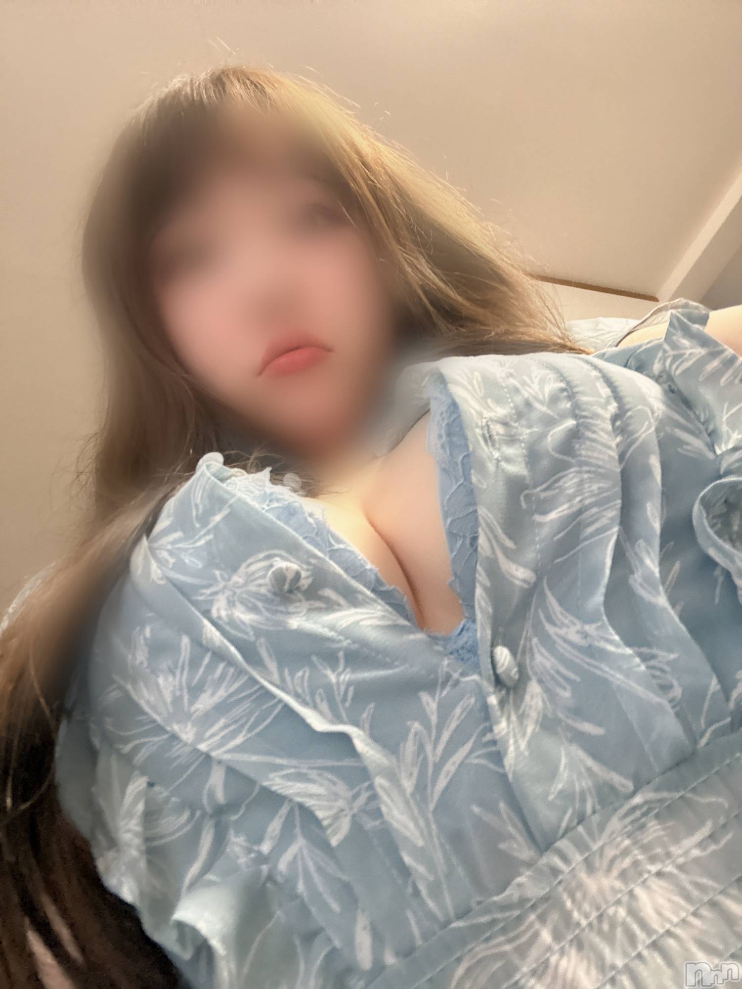 長岡人妻デリヘル長岡人妻市(ナガオカヒトヅマイチ)めい★プルプルの唇&ロリ顔(31)の2024年7月30日写メブログ「下からめい」