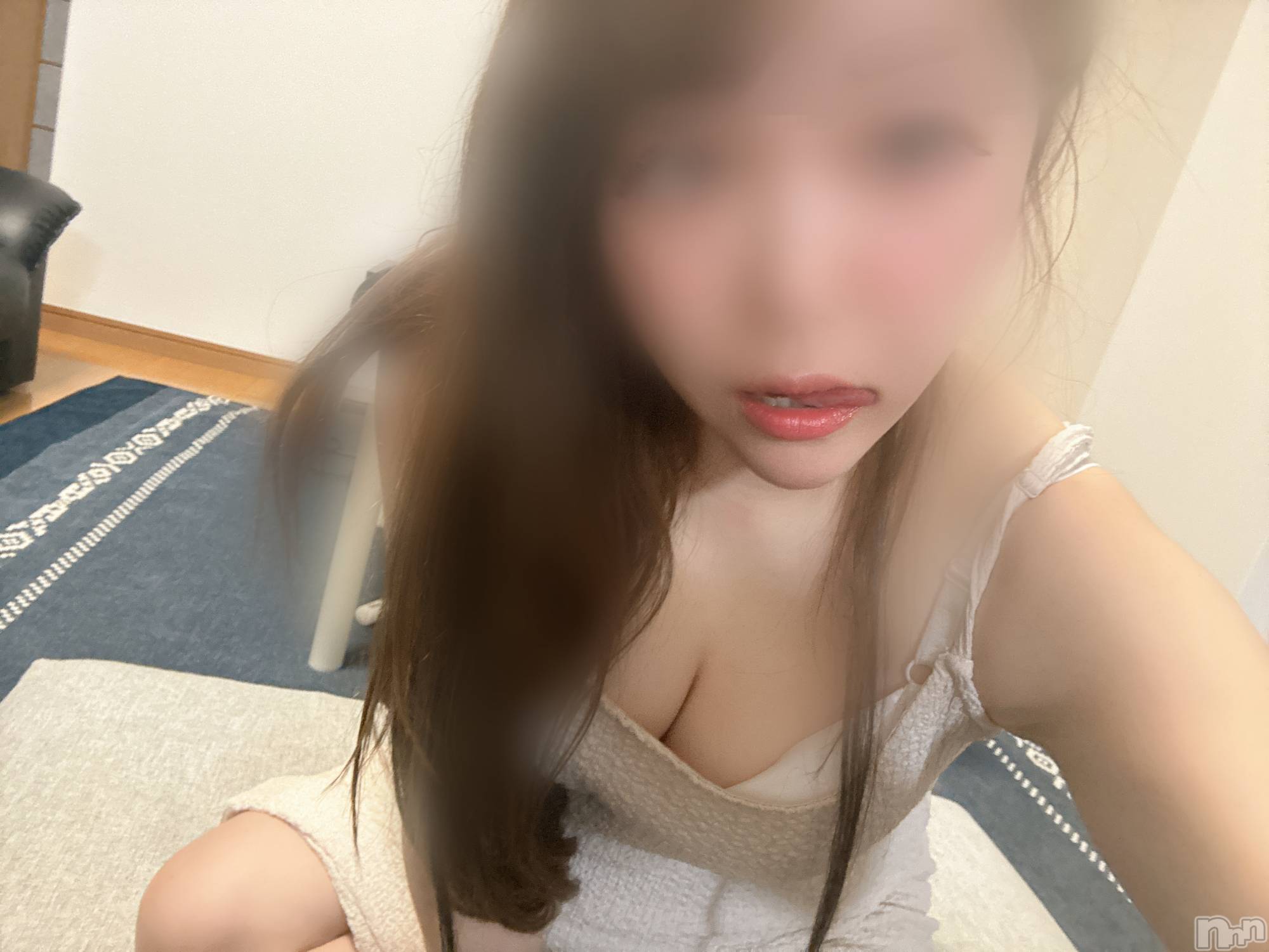 長岡人妻デリヘル長岡人妻市(ナガオカヒトヅマイチ)めい★プルプルの唇&ロリ顔(31)の2024年8月5日写メブログ「きましためい🤗💕」