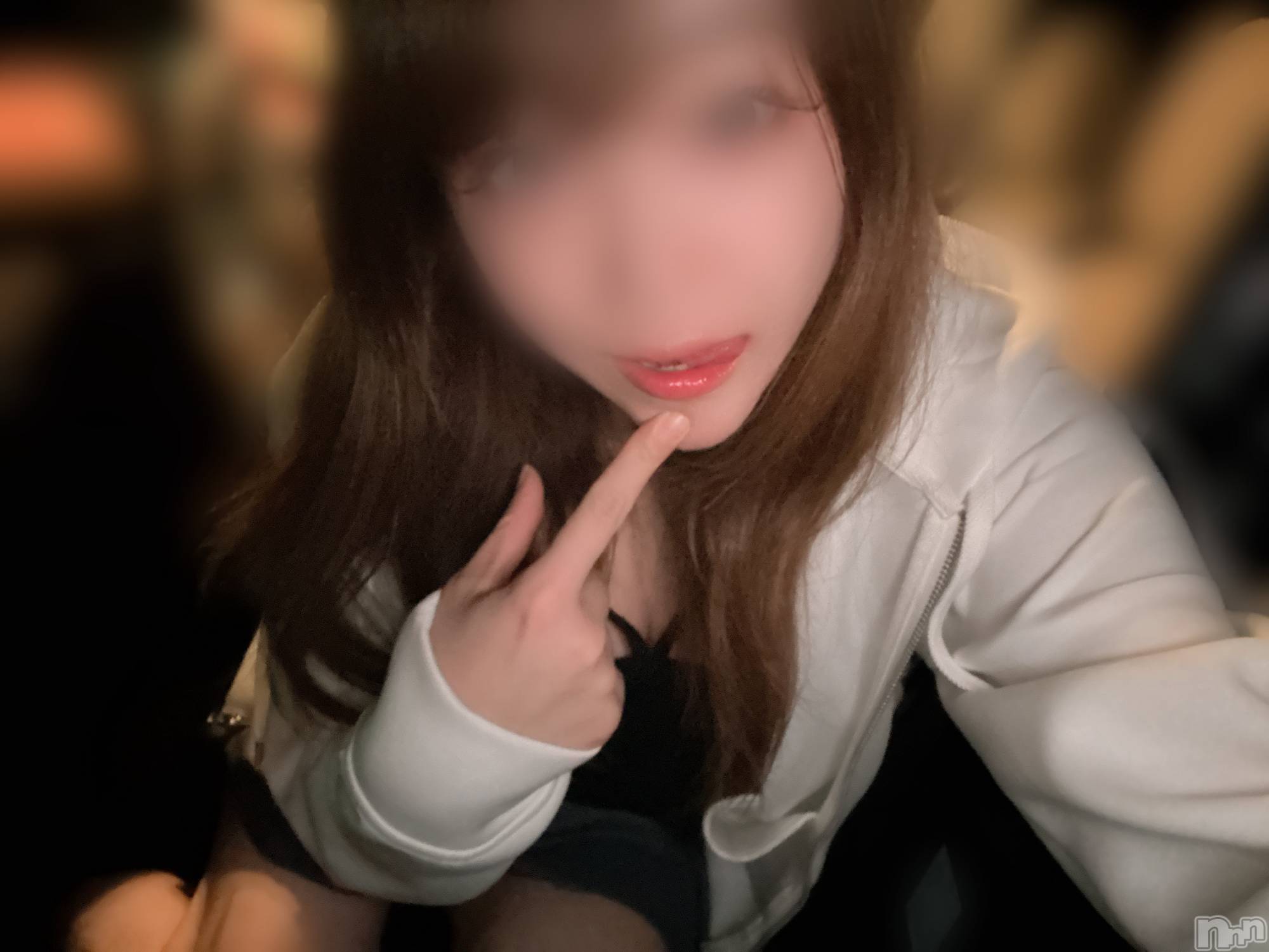 長岡人妻デリヘル長岡人妻市(ナガオカヒトヅマイチ)めい★プルプルの唇&ロリ顔(31)の2024年10月8日写メブログ「エビエビ」