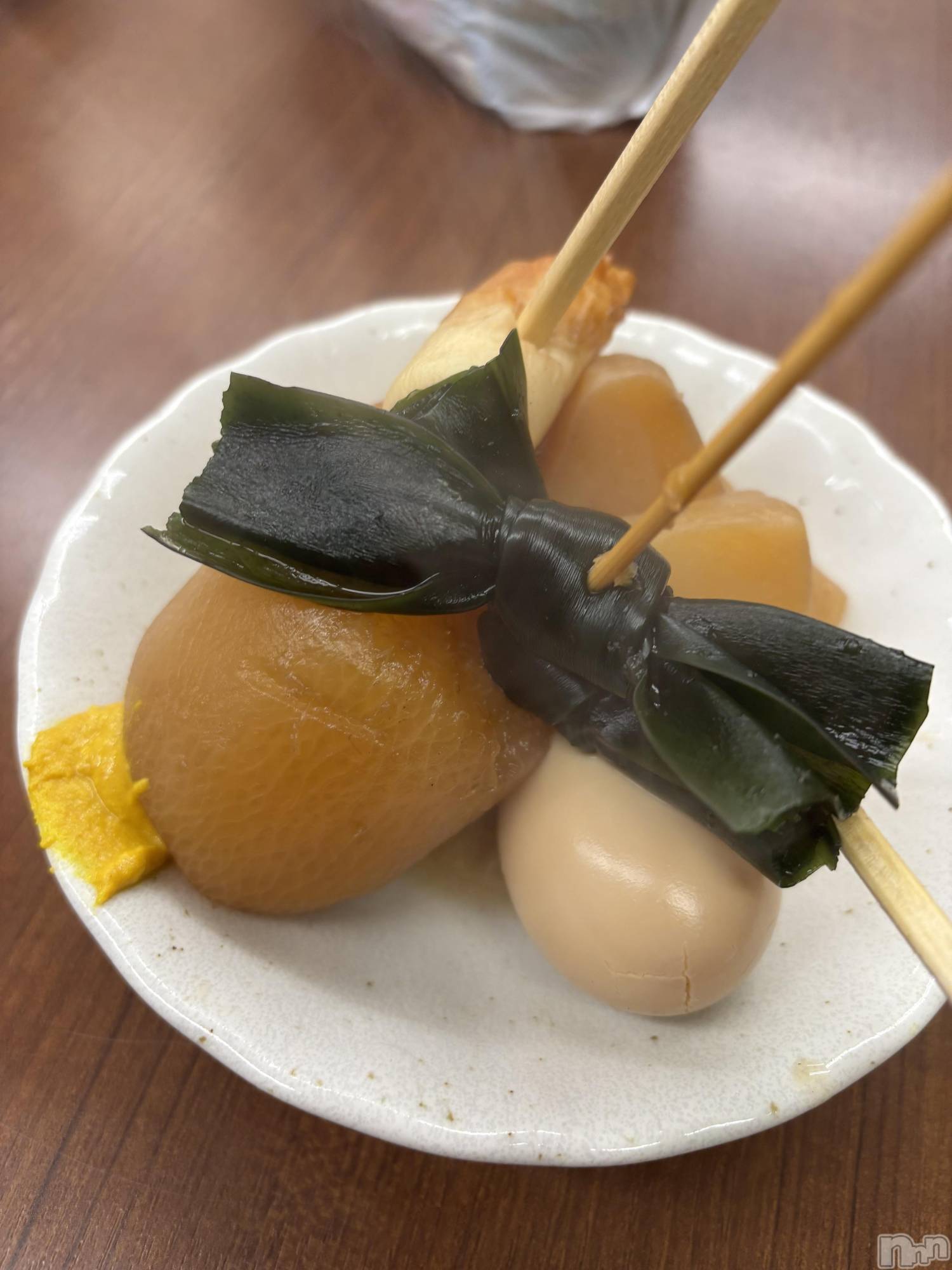 長岡人妻デリヘル長岡人妻市(ナガオカヒトヅマイチ)めい★プルプルの唇&ロリ顔(31)の2025年1月4日写メブログ「朝ごはんどうしよっかな」
