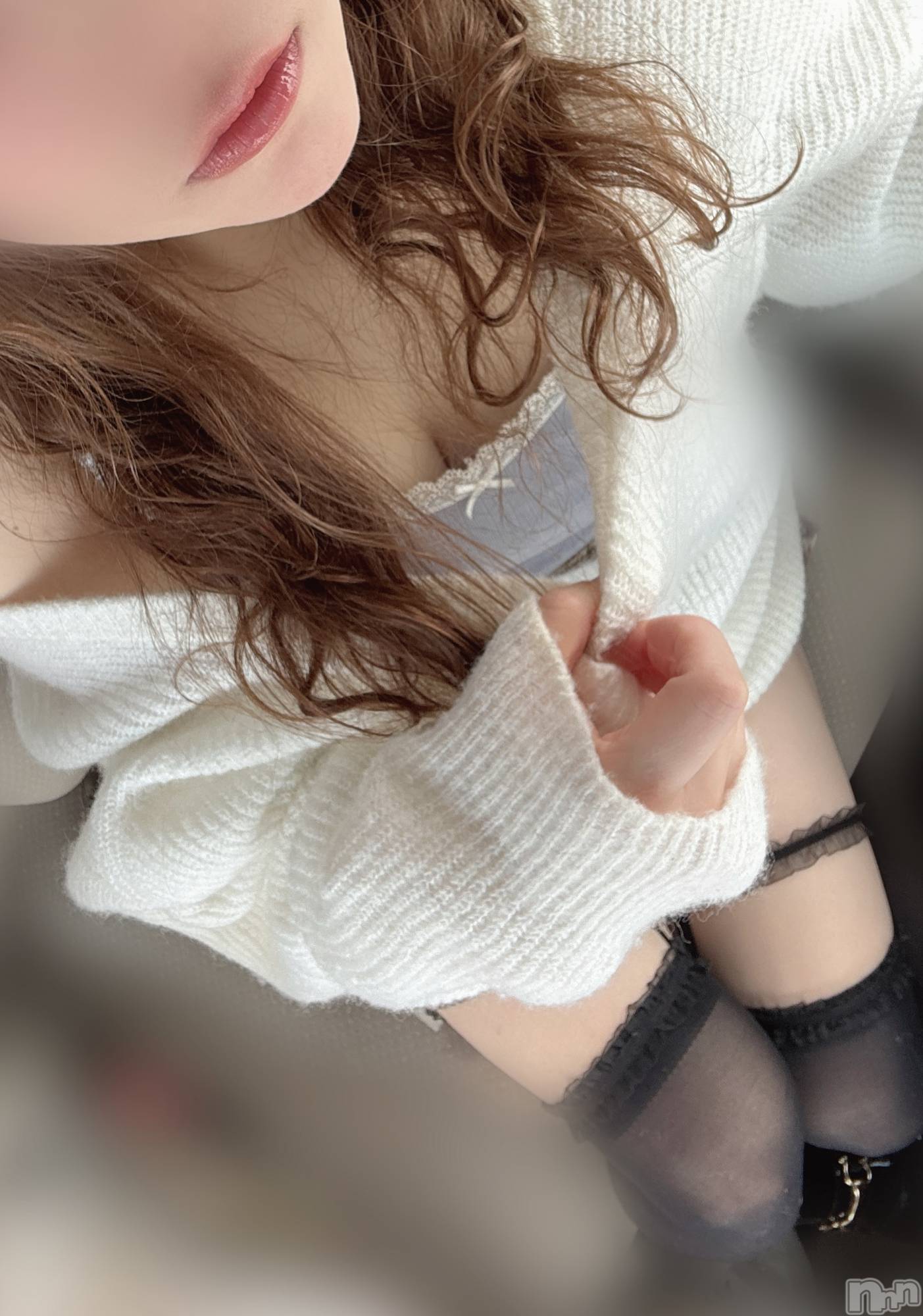 長岡人妻デリヘル長岡人妻市(ナガオカヒトヅマイチ)めい★プルプルの唇&ロリ顔(31)の2025年3月13日写メブログ「誰もいないフロアで…❤️」