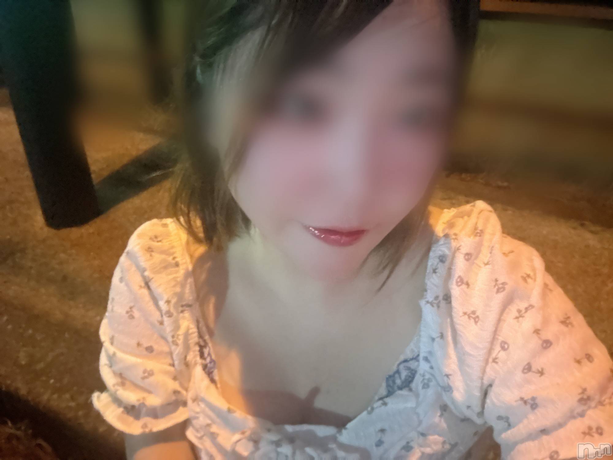 長岡デリヘル長岡人妻市(ナガオカヒトヅマイチ)めい★プルプルの唇&ロリ顔(31)の2025年6月20日写メブログ「どっちですか🙋‍♀️」