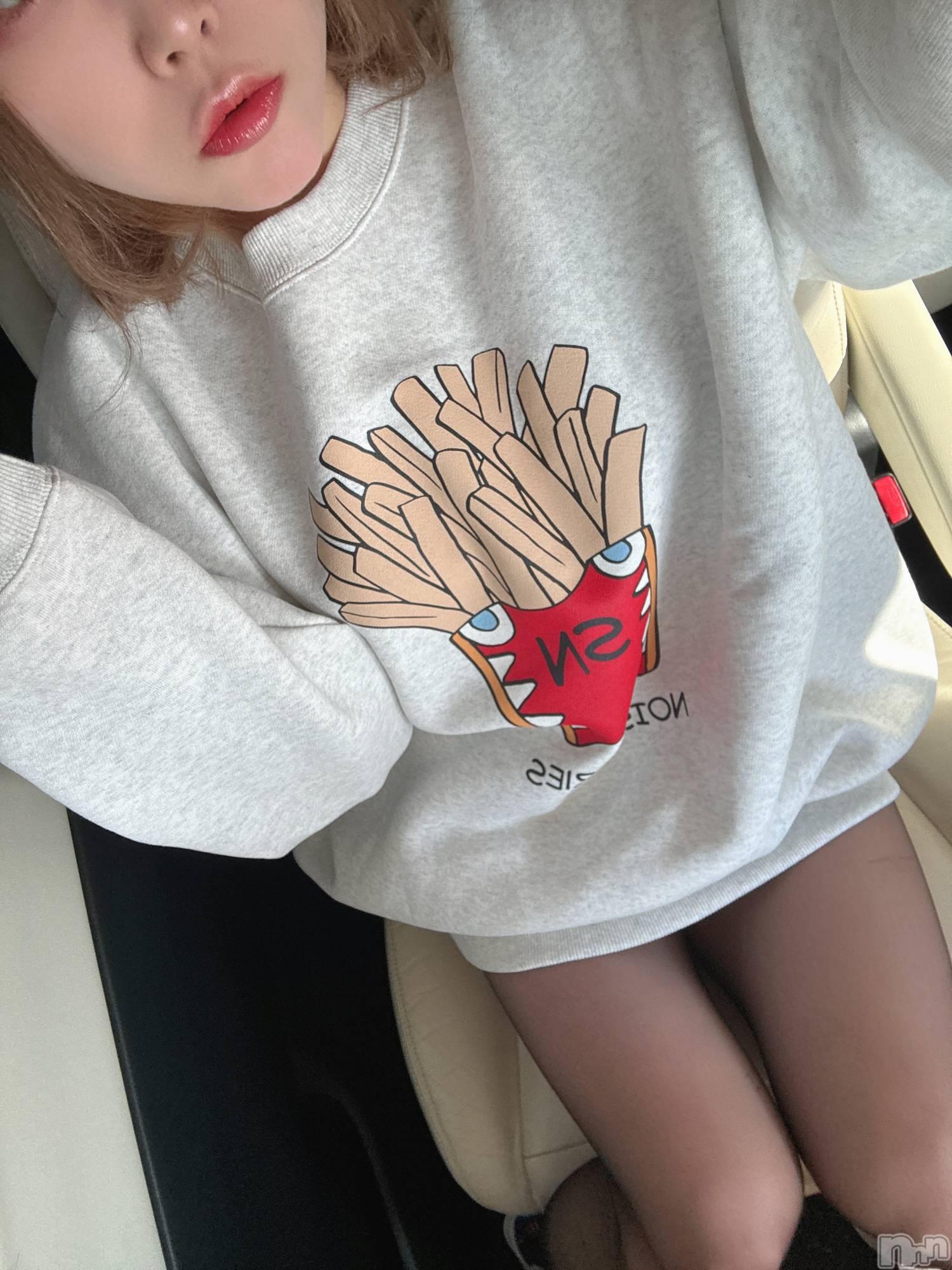 長岡デリヘル長岡人妻市(ナガオカヒトヅマイチ)めい★プルプルの唇&ロリ顔(31)の2025年11月16日写メブログ「黒ストデビュー👯」