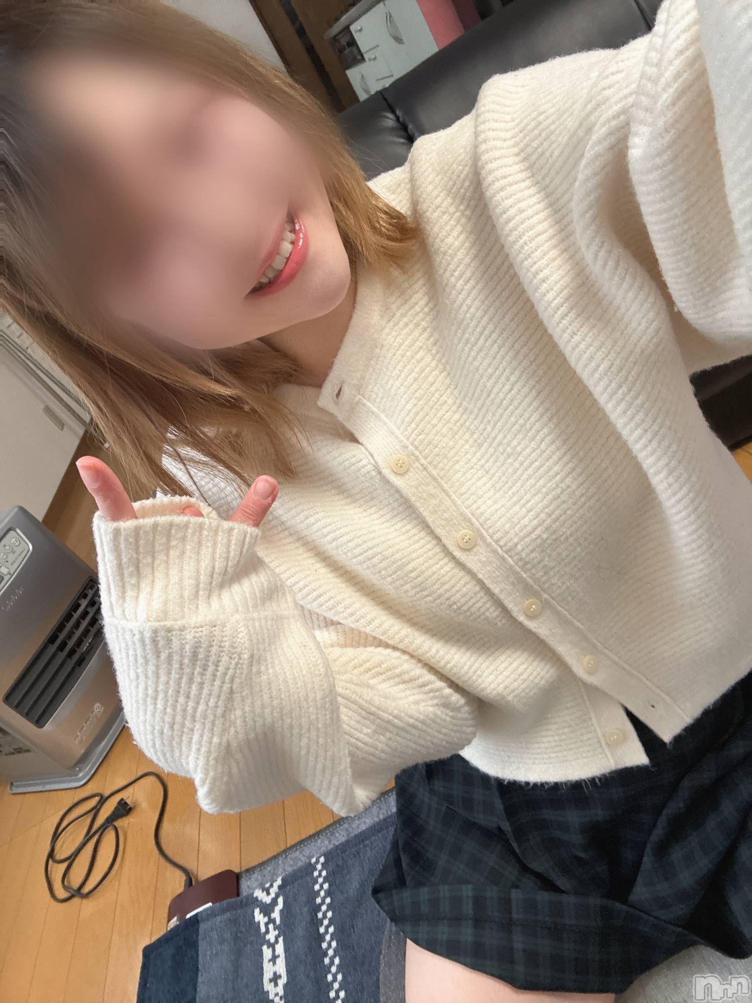 長岡デリヘル長岡人妻市(ナガオカヒトヅマイチ)めい★プルプルの唇&ロリ顔(31)の2026年1月3日写メブログ「シスシスシス」