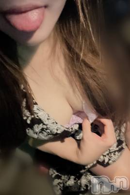 長岡デリヘル 長岡人妻市(ナガオカヒトヅマイチ) めい★プルプルの唇&ロリ顔(31)の8月16日写メブログ「暗い車内で」