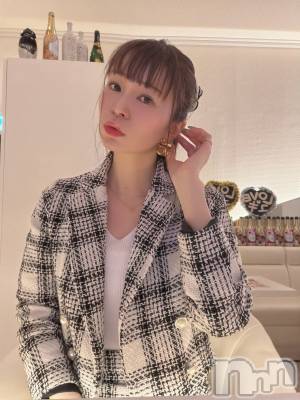 ��Į�ˤ��륭��Х��顦����֡�Lounge First Class(�饦�󥸥ե������ȥ��饹)�פΥ��㥹�ȡ�Yuki.�ޥޡפξҲ����