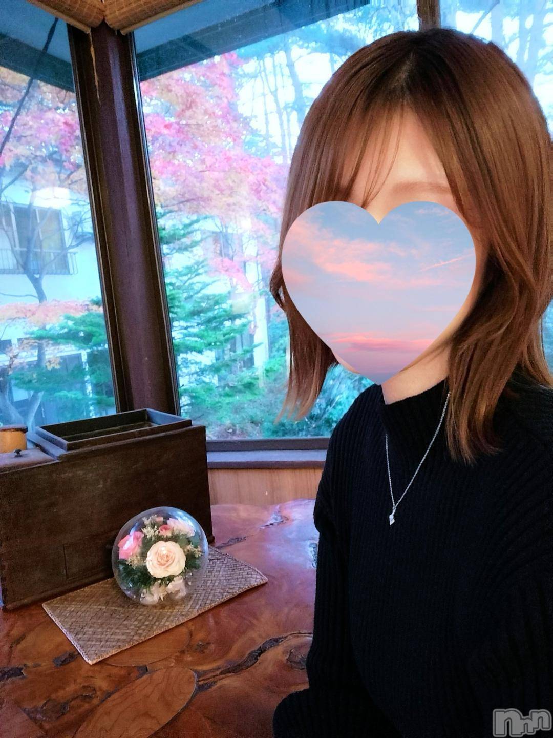 新潟人妻デリヘル熟女の風俗 最終章(ジュクジョノフウゾクサイシュウショウ)みさ(36)の2024年11月12日写メブログ「みさと紅葉…♡」