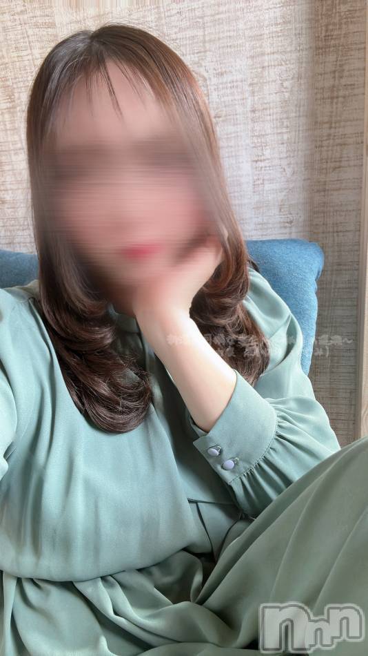 長岡デリヘル(ナガオカノカレンナツマタチ～ヒミツノオウセ～)の2024年2月23日お店速報「新潟でも人気爆発厳選奥様3人出勤です」