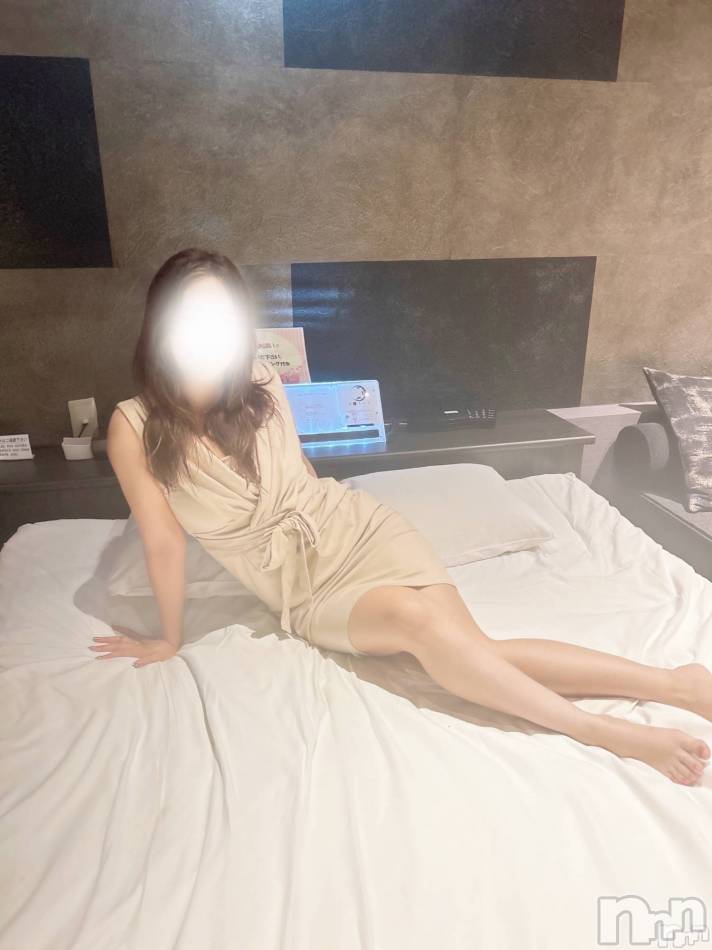 長岡デリヘル(ナガオカノカレンナツマタチ～ヒミツノオウセ～)の2024年10月8日お店速報「リクエスト予約受付中です✨」