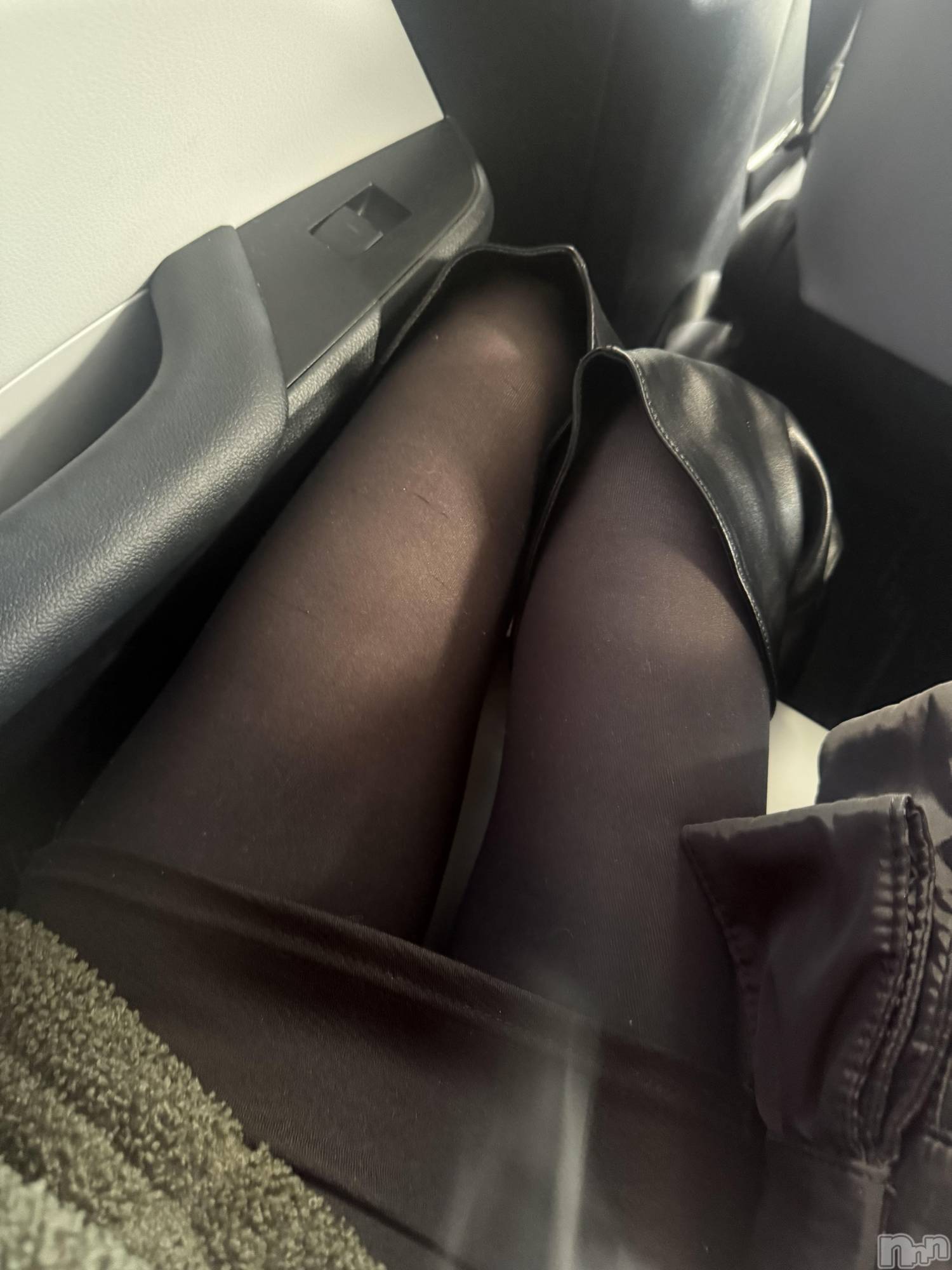 新潟デリヘルCherish Amulet(チェリッシュ アミュレット)ゆいな★ ≪M性感最強痴女≫(30)の2025年11月29日写メブログ「黒スト、ブーツ責めか。」