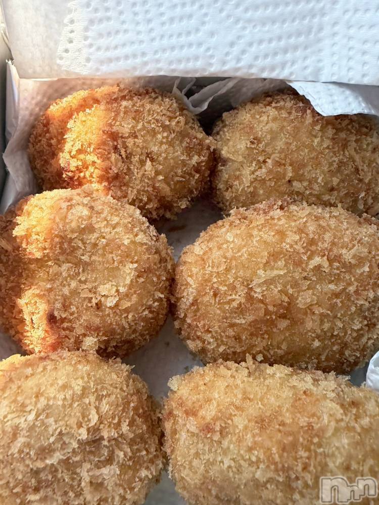 長岡デリヘル長岡人妻市(ナガオカヒトヅマイチ) ひかり★背徳の『密会』(38)の10月3日写メブログ「出勤してます＊*」