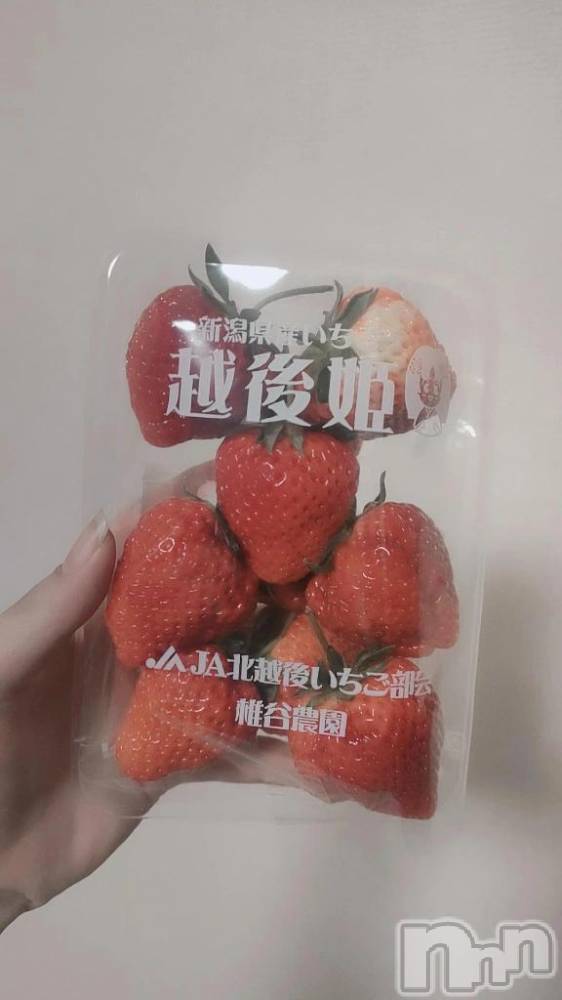 三条デリヘル新潟デリヘル倶楽部　三条店(ニイガタデリヘルクラブ　サンジョウテン) まき(19)の4月12日写メブログ「このあと🍓」