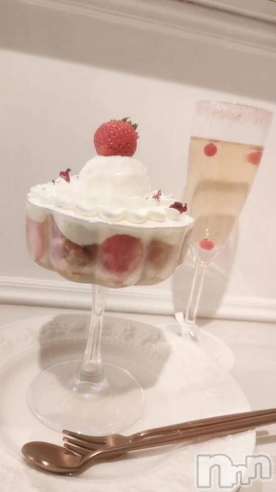 三条デリヘル新潟デリヘル倶楽部　三条店(ニイガタデリヘルクラブ　サンジョウテン) まき(19)の12月5日写メブログ「夜パフェしてきた‎🤍」