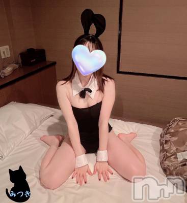 みつき★★プラチナ(27) 身長152cm、スリーサイズB85(C).W58.H81。三条デリヘル 新潟三条燕ちゃんこ(ニイガタサンジョウツバメチャンコ)在籍。