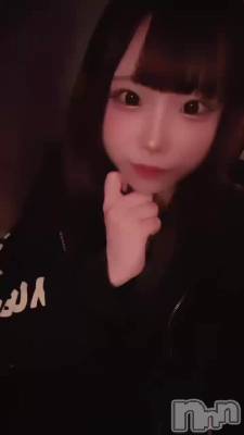 衼