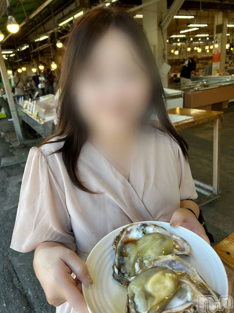 新潟デリヘルすずらん新潟店～ゆっくり長い時間を過ごせるお店～(スズランニイガタテン) 小川さとみ(50)の10月4日写メブログ「🦪牡蠣サイコ➖😍💞」