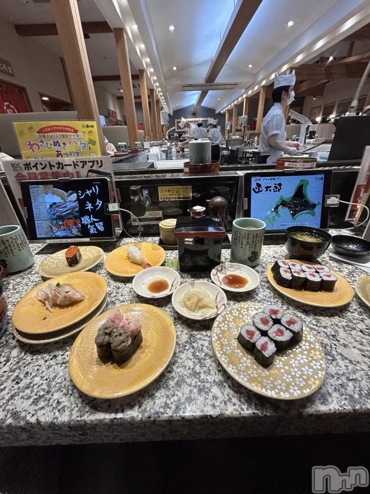 新潟デリヘルすずらん新潟店～ゆっくり長い時間を過ごせるお店～(スズランニイガタテン) 小川さとみ(50)の11月19日写メブログ「一番好きなお店🍣」