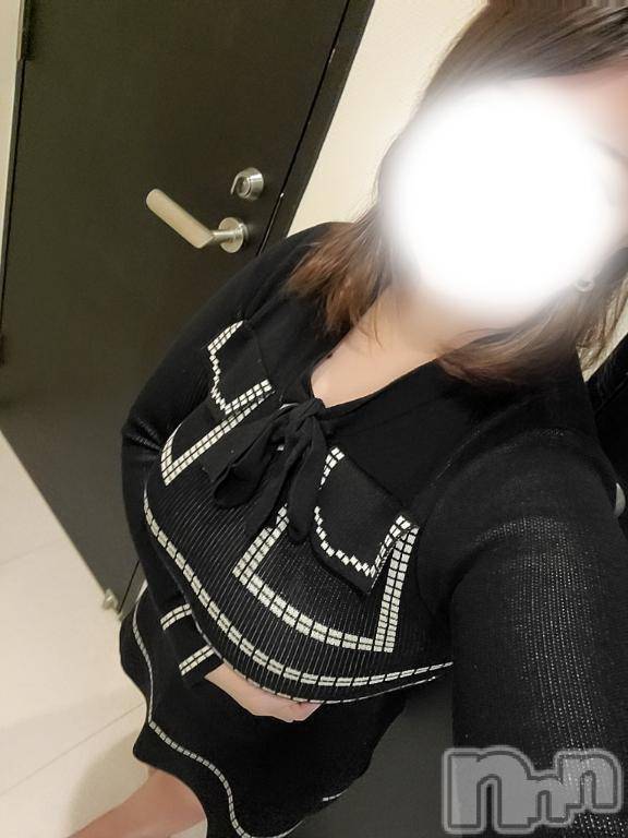 新潟デリヘル奥様特急 新潟店(オクサマトッキュウニイガタテン)みなせ(29)の2026年1月6日写メブログ「いるよ♡」