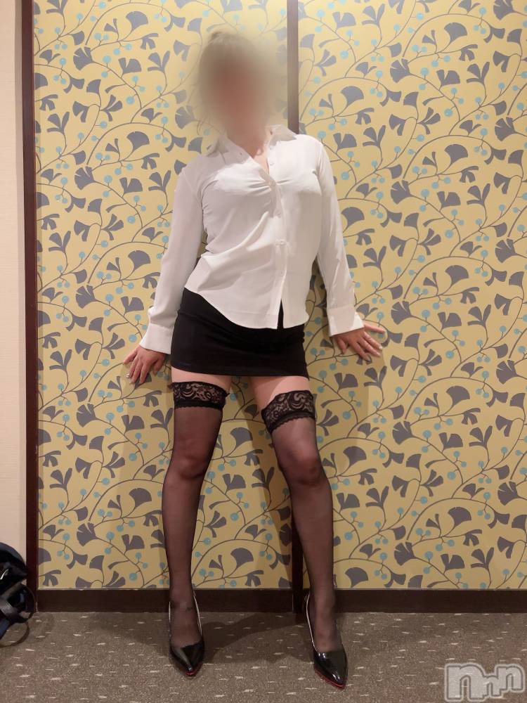 新潟人妻デリヘル新潟の可憐な妻たち～秘密の逢瀬～(ニイガタノカレンナツマタチ～ヒミツノオウセ～) 宮河 ちさと(50)の11月11日写メブログ「上がってない🥲」