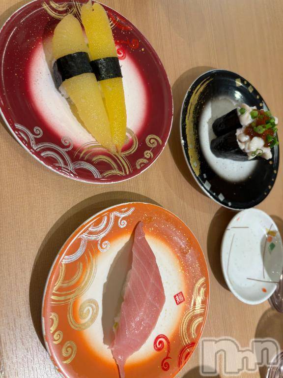 新潟デリヘル奥様特急 新潟店(オクサマトッキュウニイガタテン)るなん(32)の2025年11月15日写メブログ「お寿司♡」