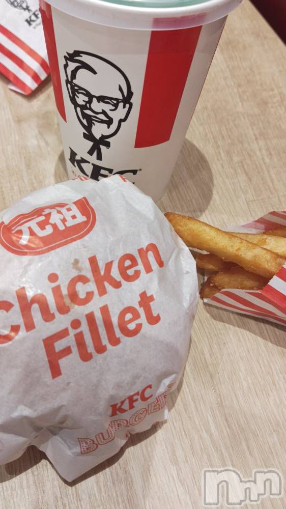 長岡デリヘル長岡人妻市(ナガオカヒトヅマイチ) ちづる★色白スレンダー&美巨乳(39)の3月26日写メブログ「美味しいね🍔」