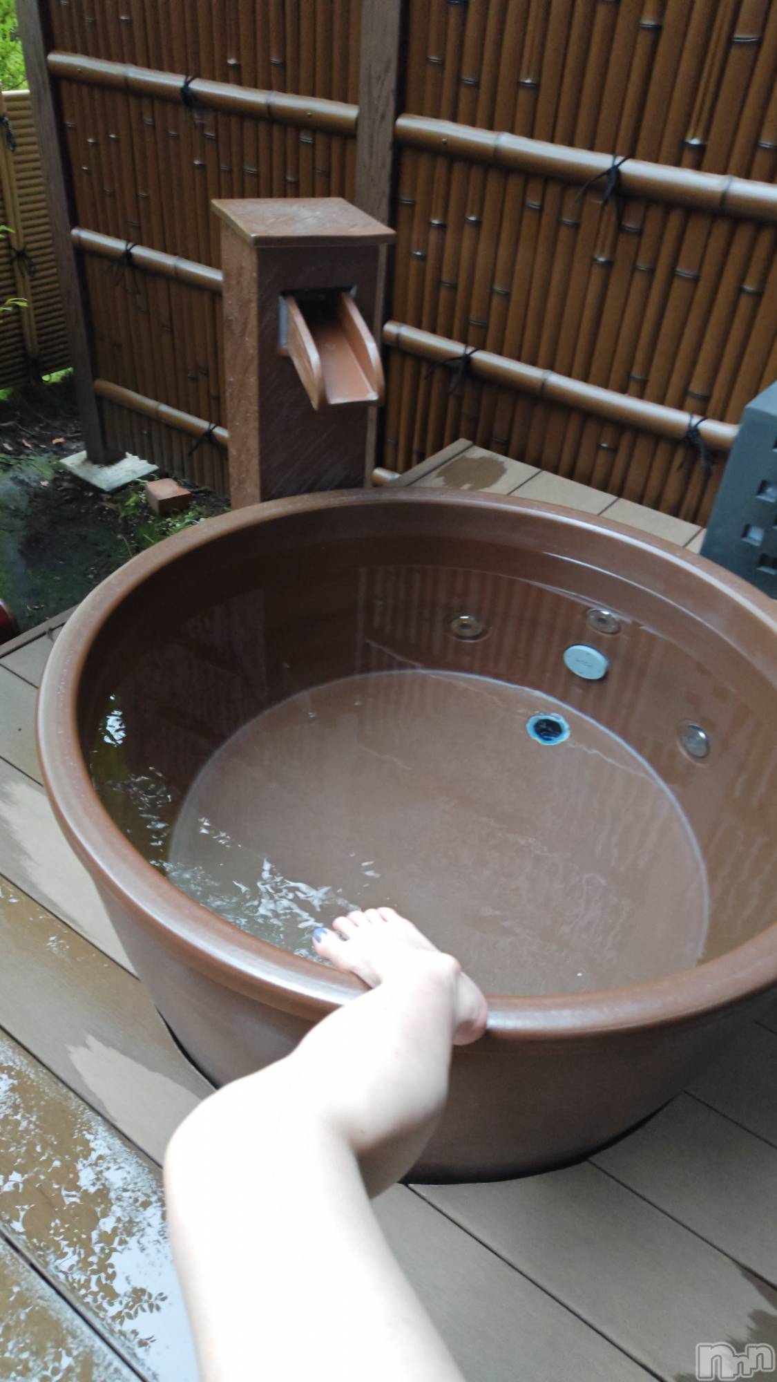 長岡デリヘル長岡人妻市(ナガオカヒトヅマイチ)ちづる★くそエッロい身体の人妻(39)の2025年10月6日写メブログ「いいね～露天」