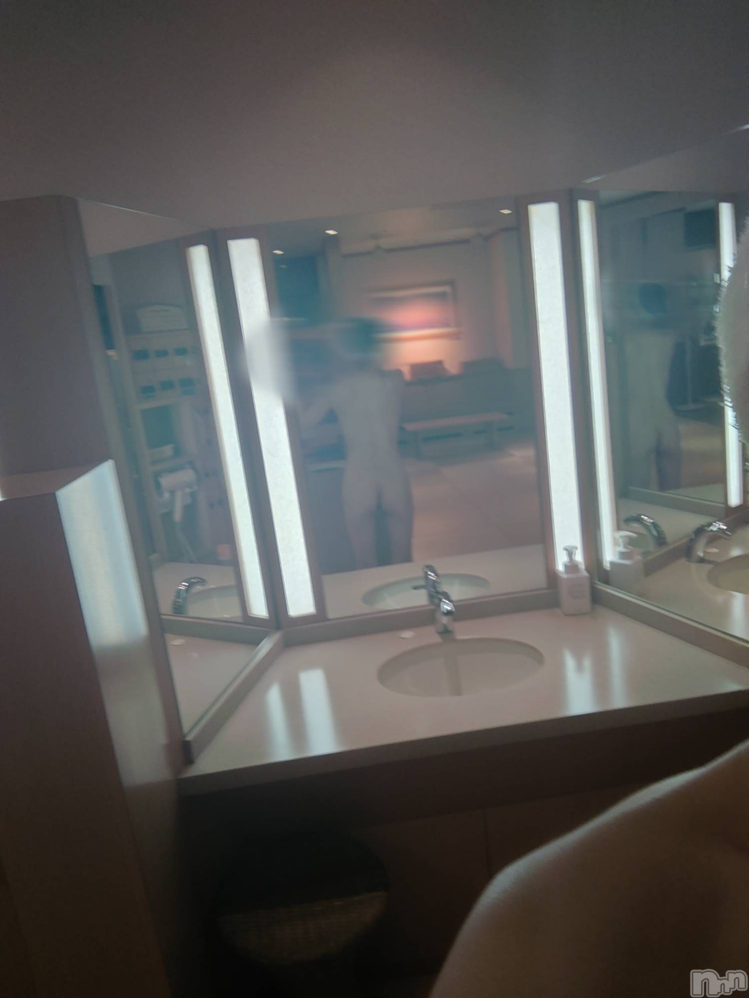 長岡デリヘル長岡人妻市(ナガオカヒトヅマイチ)ちづる★色白スレンダー&美巨乳(39)の2026年1月4日写メブログ「☺️」