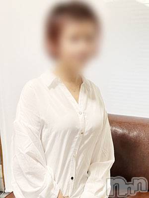 すずは(50) 身長159cm、スリーサイズB86(E).W58.H85。新潟人妻デリヘル 熟女の風俗 最終章(ジュクジョノフウゾクサイシュウショウ)在籍。