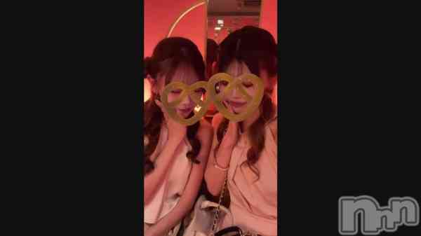 &#x1F469;&#x1F3FC;&#x200D;&#x2764;&#xFE0F;&#x200D;&#x1F48B;&#x200D;&#x1F469;&#x1F3FD;&#x2764;&#xFE0E;