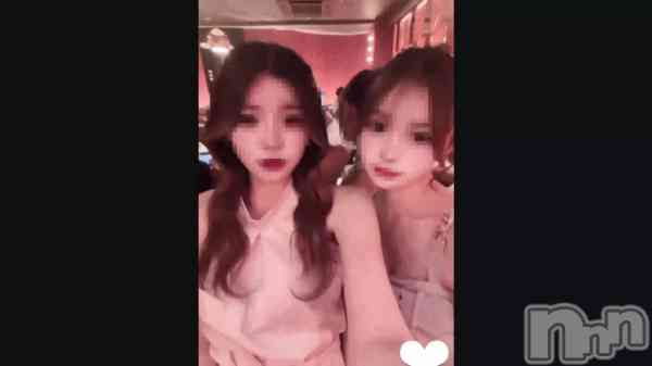 &#x1F469;&#x1F3FC;&#x200D;&#x2764;&#xFE0F;&#x200D;&#x1F48B;&#x200D;&#x1F469;&#x1F3FD;