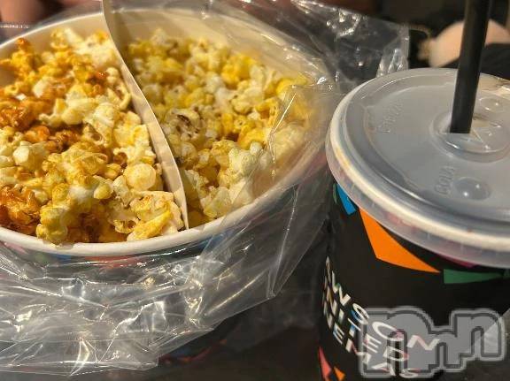 新潟デリヘル新潟デリヘル倶楽部(ニイガタデリヘルクラブ) かな(21)の9月7日写メブログ「映画のお供は？」