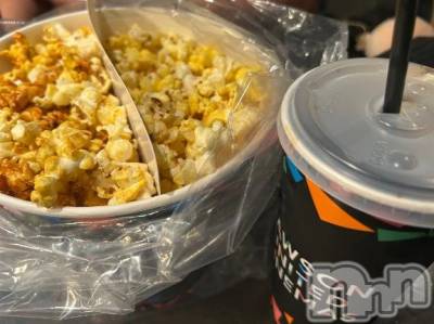 新潟デリヘル 新潟デリヘル倶楽部(ニイガタデリヘルクラブ) かな(21)の9月7日写メブログ「映画のお供は？」