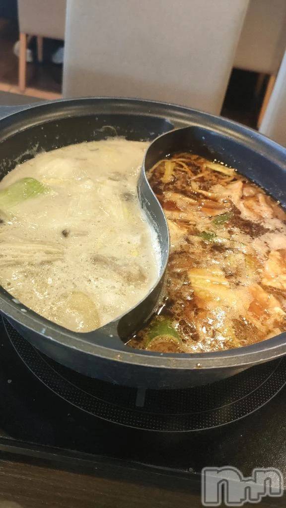 新潟デリヘル新潟デリヘル倶楽部(ニイガタデリヘルクラブ)まき(19)の2026年4月18日写メブログ「飯テロかも」