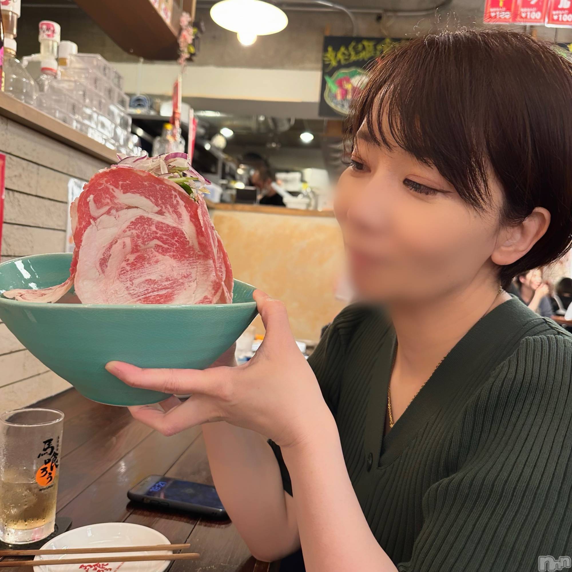 新潟風俗エステSOARIS-ソアリス-(ソアリス)かおり(35)の2024年7月11日写メブログ「馬刺し持ってニコニコしてる」