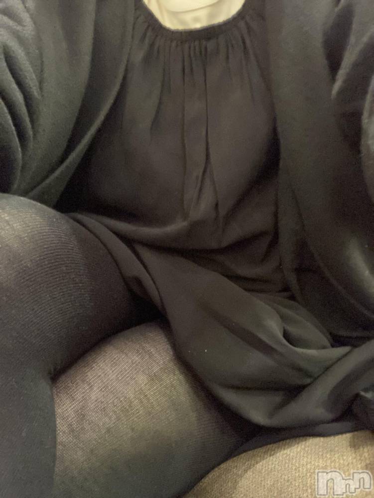 三条デリヘル人妻じゅんちゃん-出稼ぎ0！地元の奥様専門-(ヒトヅマジュンチャン) 皐月すずは☆天然癒し奥様(41)の11月27日写メブログ「タイツの奥は」