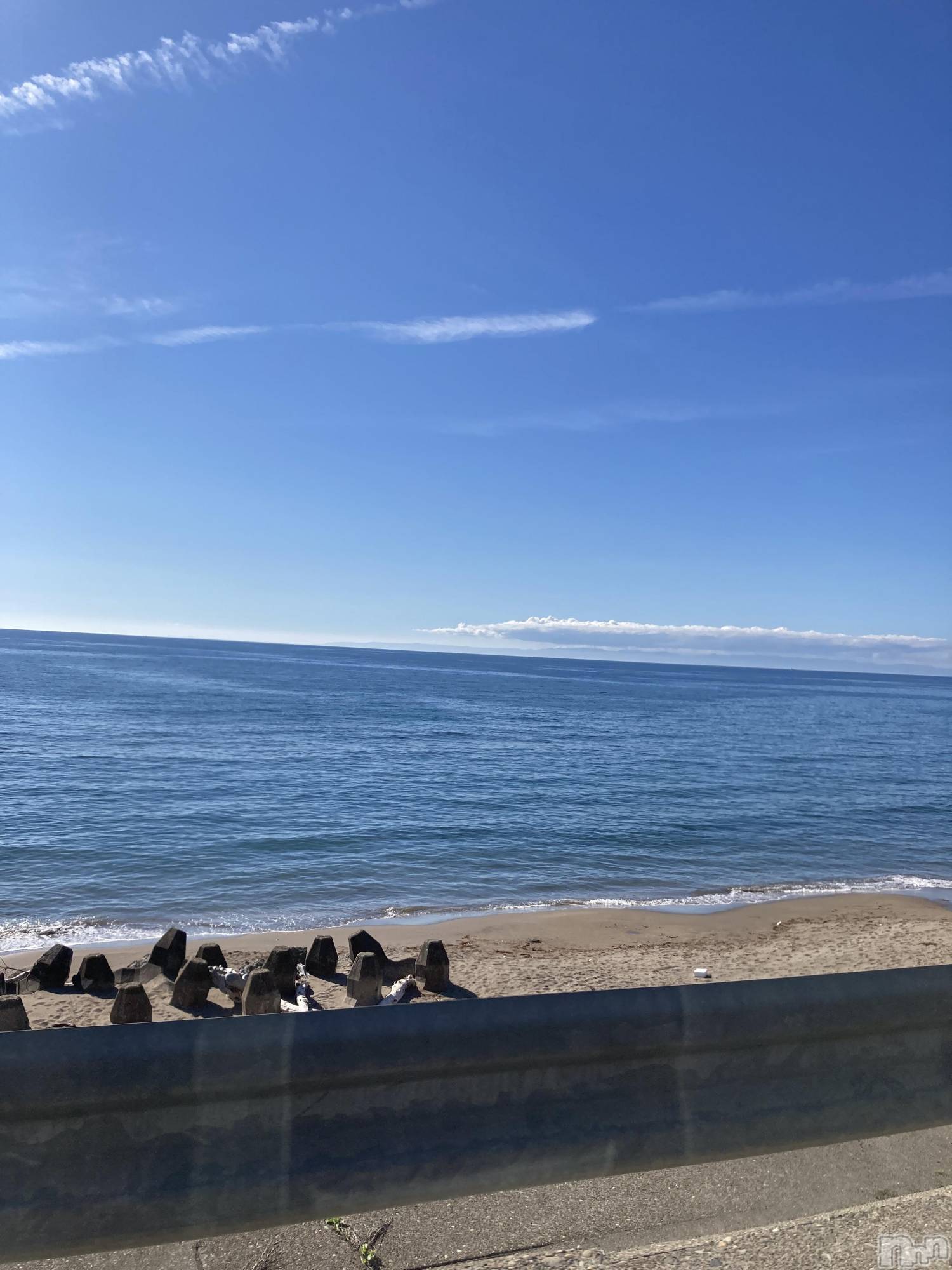 三条デリヘル人妻じゅんちゃん-出稼ぎ0！地元の奥様専門-(ヒトヅマジュンチャン)皐月すずは☆天然癒し奥様(41)の2024年6月10日写メブログ「海の側で」