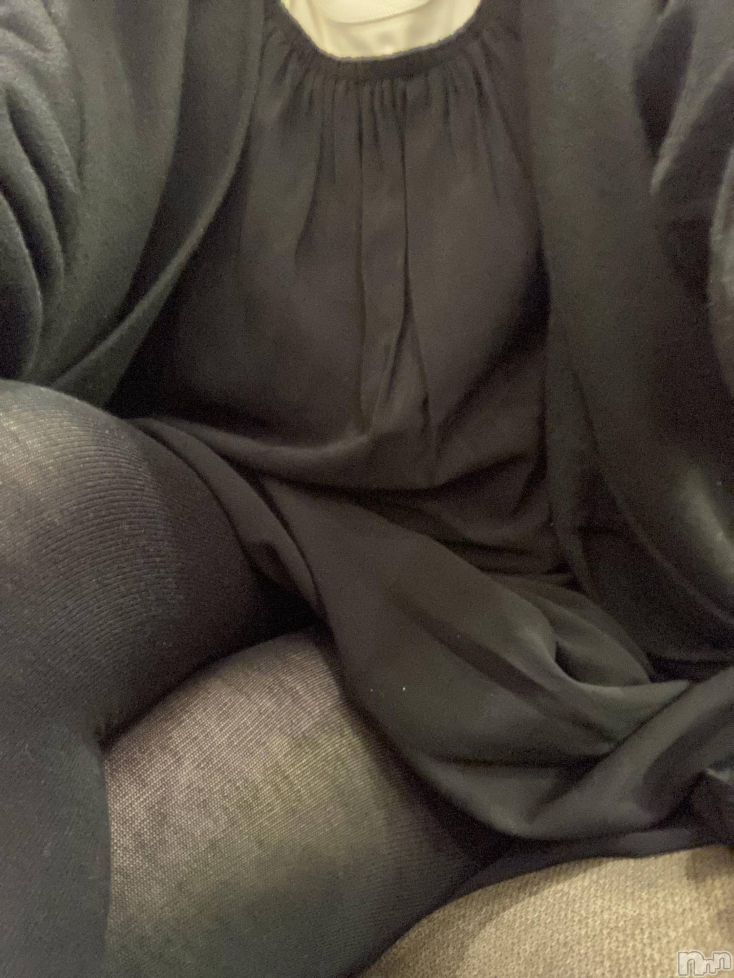 三条デリヘル人妻じゅんちゃん-出稼ぎ0！地元の奥様専門-(ヒトヅマジュンチャン)皐月すずは☆天然癒し奥様(41)の2024年11月27日写メブログ「タイツの奥は」