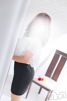 星華(せいか)(37) 身長152cm、スリーサイズB84(C).W60.H85。長岡人妻デリヘル 秘め妻ラボ在籍。