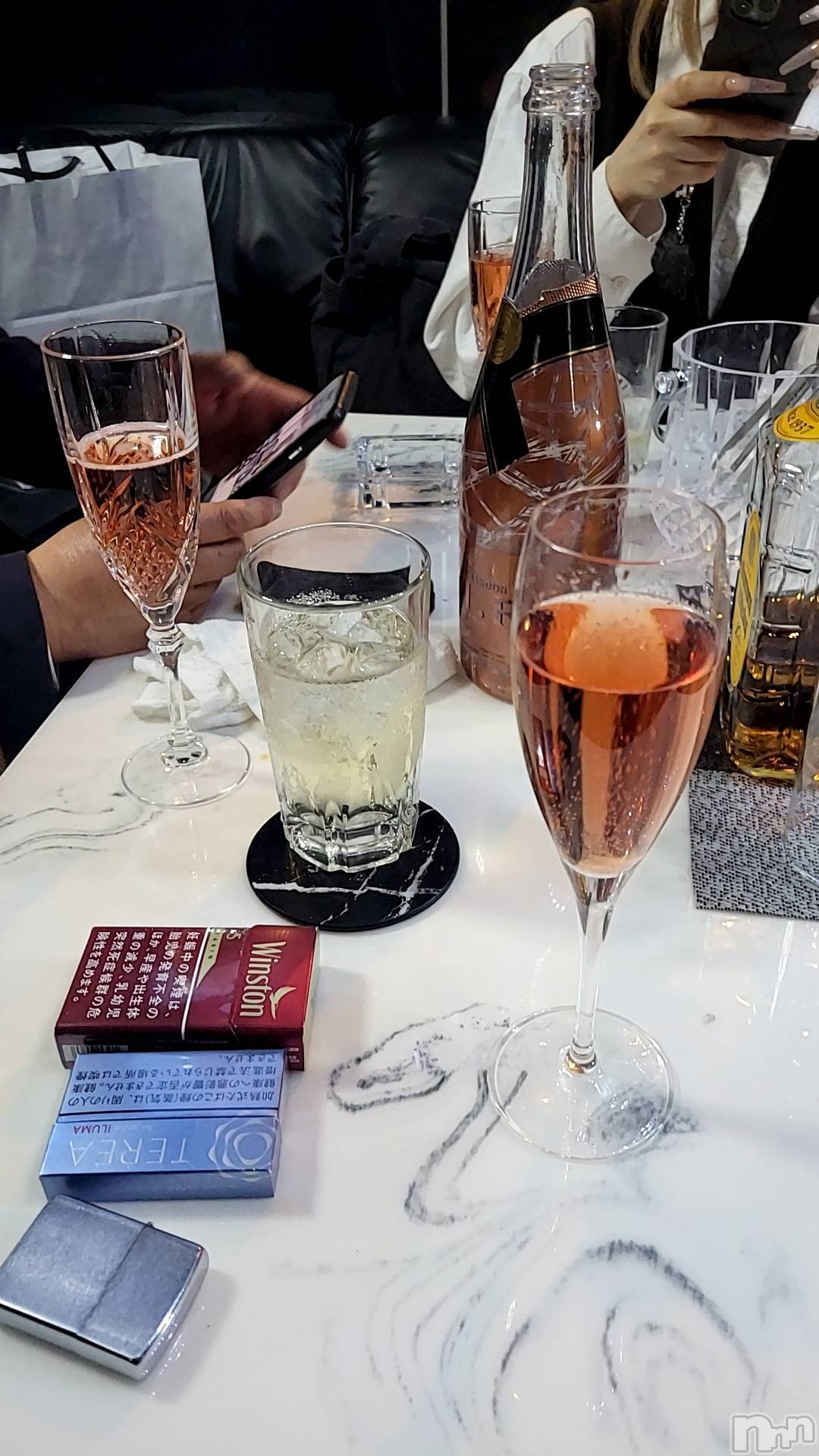 Х顦ֽϽХ Lips(奯祭Хåץ) 2025ǯ227̥֥֤⤨Ԥ🥂