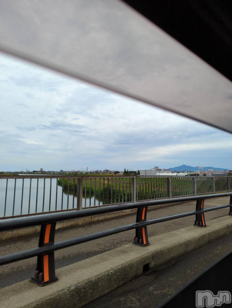 上越デリヘル上越最安値！奥様Deli急便(ジョウエツサイヤスネ！オクサマデリキュウビン) 新人　あおい(32)の6月18日写メブログ「雨☔」