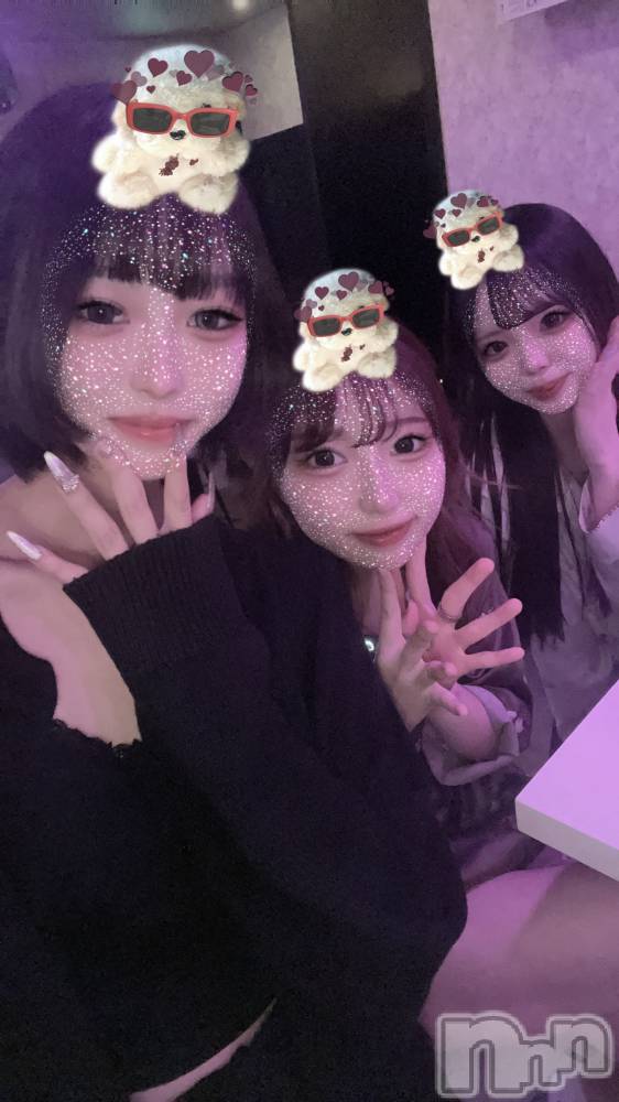 新潟駅前スナック・ガールズバーGirls Bar Philia(ガールズバーフィリア) ととの10月15日写メブログ「3人一緒に出勤してます〜」