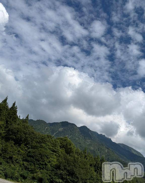 長岡デリヘル純・無垢(ジュンムク) つな(20)の9月23日写メブログ「⛰🌳」