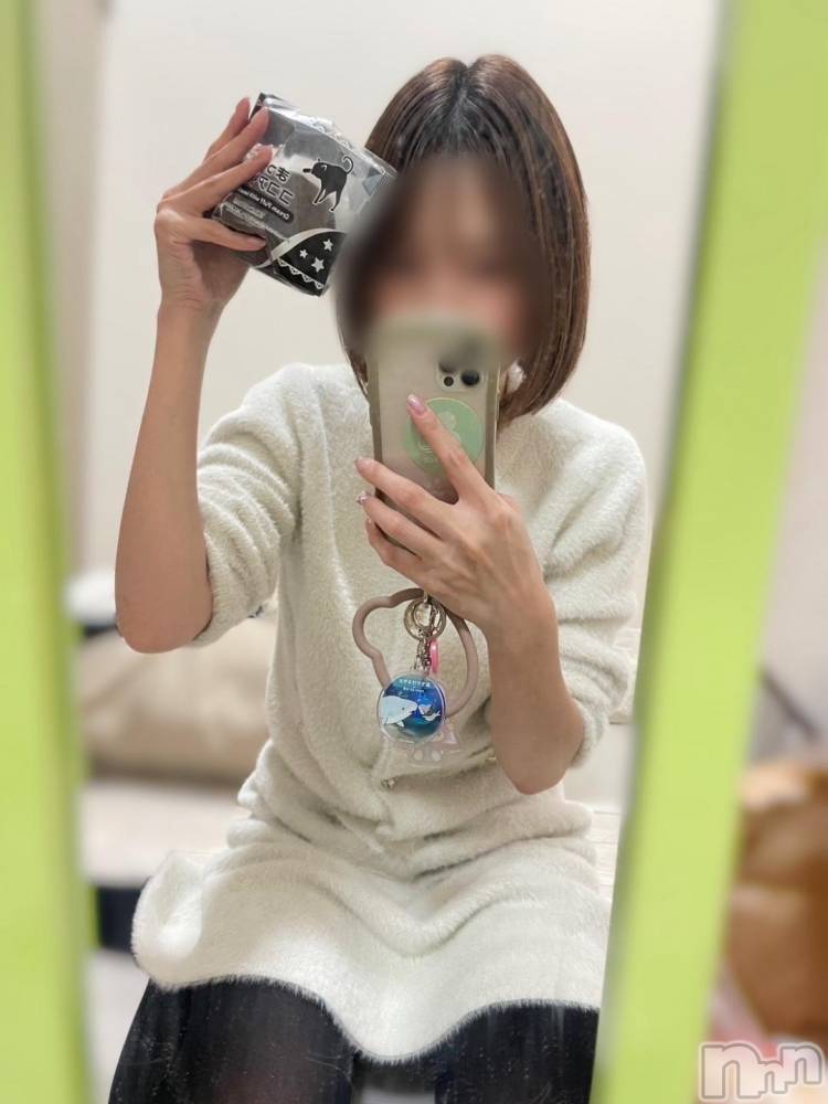 新潟デリヘル奥様特急 新潟店(オクサマトッキュウニイガタテン) えいみ(36)の11月2日写メブログ「11月出勤日決定♡」