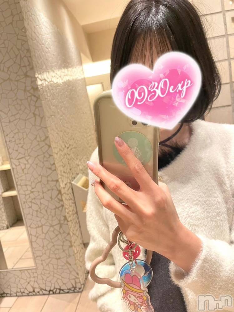 新潟デリヘル奥様特急 新潟店(オクサマトッキュウニイガタテン) えいみ(36)の11月23日写メブログ「12:00から出勤です♡」